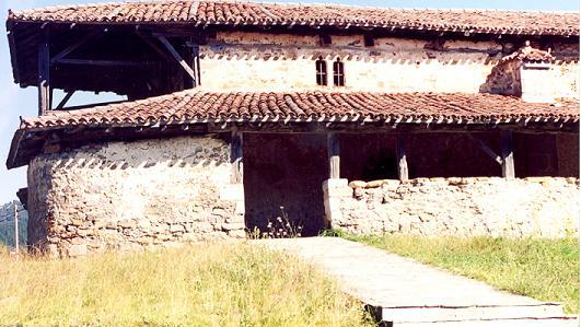Iglesia de Santa María, Zaloa, Orozko, Bizkaia. En esta parroquia quedó registrado el bautismo de Ana de Olarte Axpegorta (20-X-1558), antepasada nuestra.